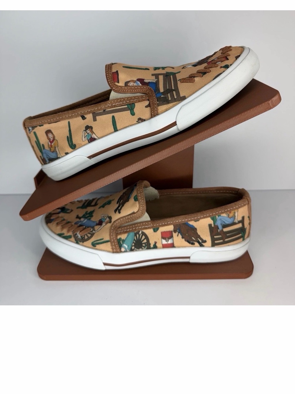 REBA by Justin Women's size 6 Slip-On Western Print Canvas Comfort Shoes Beige